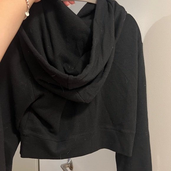 Aritzia Sunday Best Crop Hoodie - Picture 3 of 3